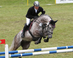 Thomas Kleis - hier auf Claudius Rex - räumte in den Springpferdeprüfungen kräftig ab. Foto: Wego Thomas Kleis - hier auf Claudius Rex - räumte in den Springpferdeprüfungen kräftig ab. Foto: Wego